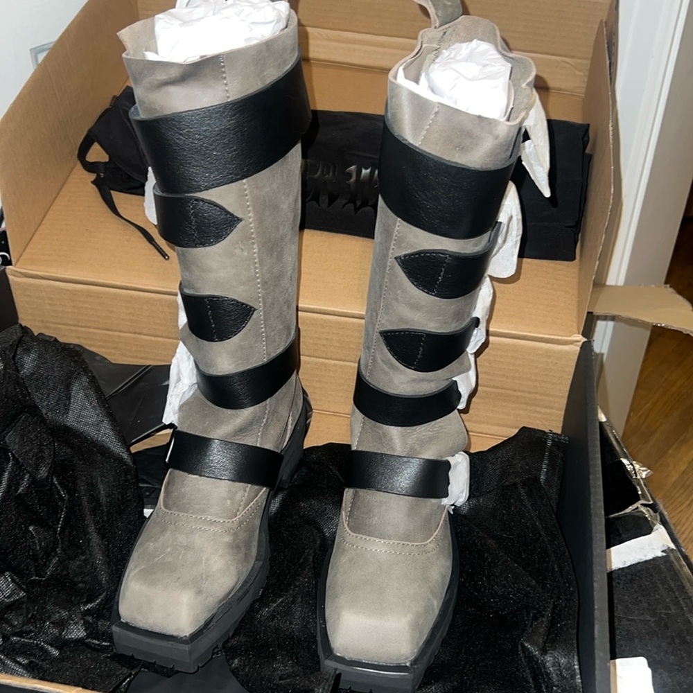 BNIB  Dolls Kill Darker Wavs Flanger Slouchy Buckle Boots